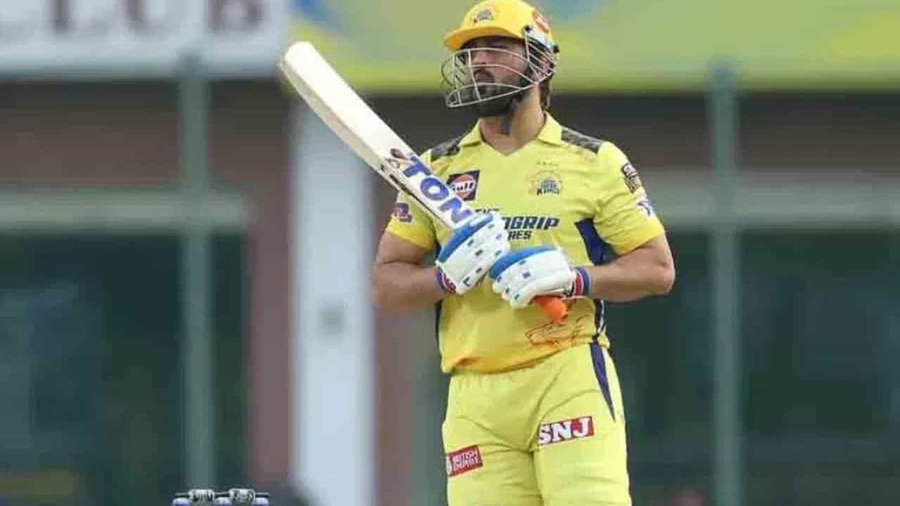 రిటైర్మెంట్ తర్వాత ధోనీ CSK జట్టు కోచ్‌గా మారే అవకాశం ఉంది. అయితే, ఓ మ్యాచ్‌ సందర్భంగా ధోనీ మాట్లాడుతూ.. నేను రిటైర్‌మెంట్‌పై నిర్ణయం తీసుకోవడానికి ఇంకా 8 నుంచి 9 నెలల సమయం ఉంది. నేను ఆడినా లేదా జట్టుకు దూరంగా ఉన్నా ఎప్పుడూ చెన్నై సూపర్ కింగ్స్ మద్దతుదారుడిగానే ఉంటాను అని చెప్పుకొచ్చాడు.