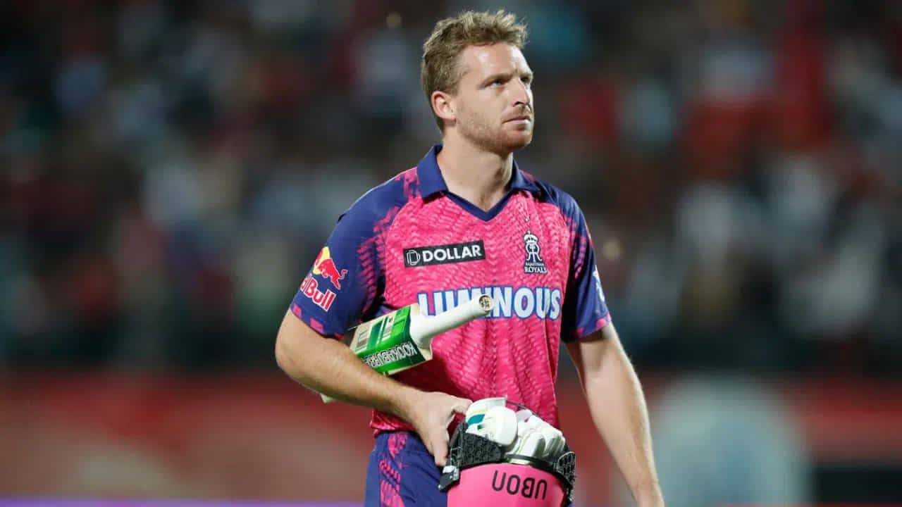 గత సీజన్లో తన బ్యాట్తో బ్యాక్టు బ్యాక్ సెంచరీలు ఆడిన బట్లర్.. ఈ సీజన్లో తన ఖాతా తెరవడానికి ఇబ్బంది పడుతున్నాడు. ధర్మశాలలో పంజాబ్ కింగ్స్ (PBKS)తో జరిగిన మ్యాచ్లో బట్లర్ 4 బంతులు ఆడిన తర్వాత ఖాతా తెరవకుండానే పెవిలియన్కు చేరుకున్నాడు.