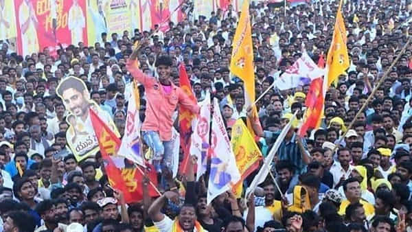 Janasena-Yuvagalam: లోకేష్ పాదయాత్రలో జనసేన జెండాల రెపరెపలు.. రెండు పార్టీల మధ్య పొత్తు పొడిచినట్లేనా..!