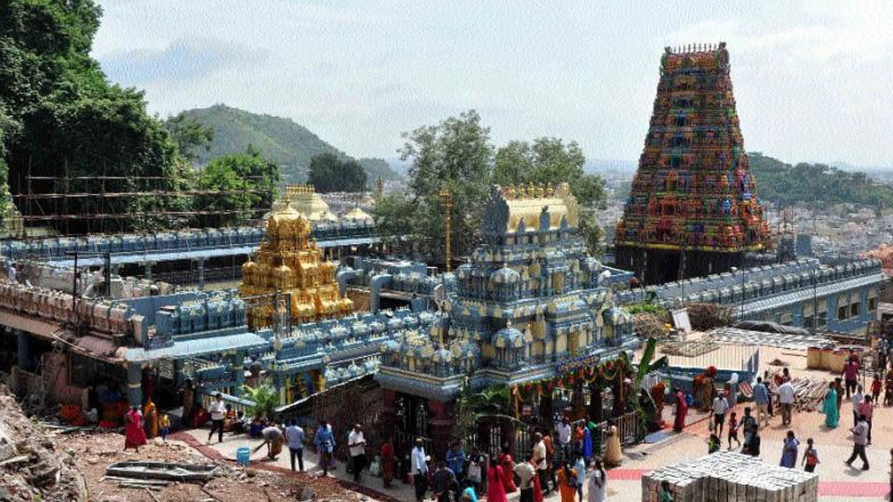 Vijayawada: బెజవాడ దుర్గమ్మ భక్తులకు గుడ్ న్యూస్ చెప్పిన పాలకమండలి