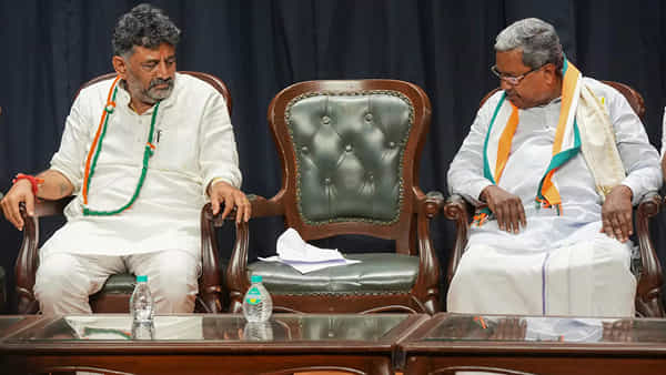 Karnataka Next CM Highlights: కర్ణాటక సీఎం పదవిపై హైడ్రామా.. యూటర్న్ తీసుకున్న డీకే శివకుమార్