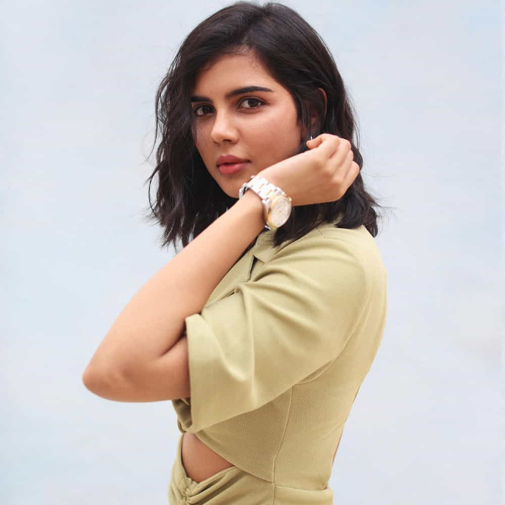 క‌ళ్యాణి ప్రియ‌ద‌ర్శన్.. ప్రముఖ మలయాళ, తెలుగు, హిందీ సినిమా దర్శకుడు ప్రియదర్శన్ కూతురని తెలిసిందే. తెలుగులో అక్కినేని అఖిల్ హీరోగా వ‌చ్చిన హ‌లో సినిమాతో పరిచయం అయింది. ఈ చిత్రంలో తన అందం, అభినయంతో ప్రేక్షకులను అలరించింది. తర్వాత సాయి ధర్మతేజ్ సరసన చిత్రలహరి మూవీలో నటించింది. ఈ చిత్రం హిట్ టాక్ తెచ్చుకుంది. అలాగే తెలుగులో చివరిగా రణరంగం సినిమాలో హీరోయిన్ గా నటించింది. తాజాగా సోషల్ మీడియాలో షేర్ ఫొటోస్ వైరల్ గా మారాయి.