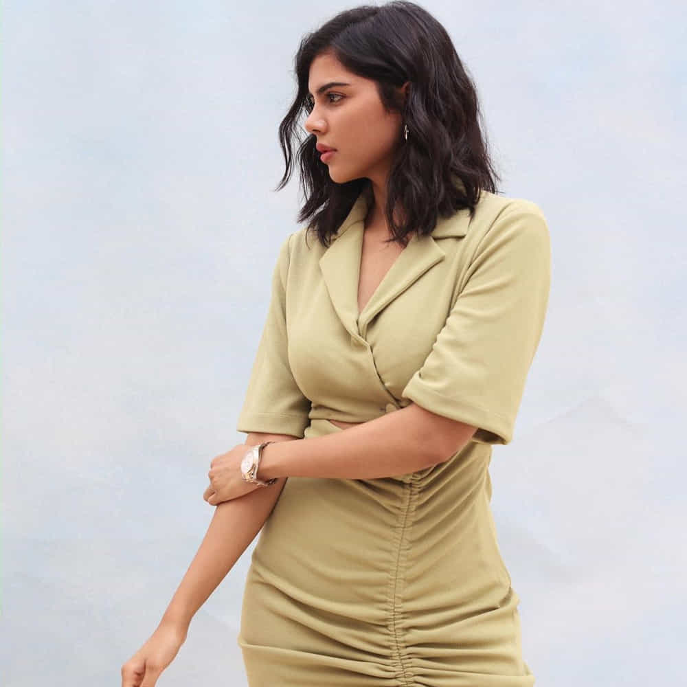 క‌ళ్యాణి ప్రియ‌ద‌ర్శన్.. ప్రముఖ మలయాళ, తెలుగు, హిందీ సినిమా దర్శకుడు ప్రియదర్శన్ కూతురని తెలిసిందే. తెలుగులో అక్కినేని అఖిల్ హీరోగా వ‌చ్చిన హ‌లో సినిమాతో పరిచయం అయింది. ఈ చిత్రంలో తన అందం, అభినయంతో ప్రేక్షకులను అలరించింది. తర్వాత సాయి ధర్మతేజ్ సరసన చిత్రలహరి మూవీలో నటించింది. ఈ చిత్రం హిట్ టాక్ తెచ్చుకుంది. అలాగే తెలుగులో చివరిగా రణరంగం సినిమాలో హీరోయిన్ గా నటించింది. తాజాగా సోషల్ మీడియాలో షేర్ ఫొటోస్ వైరల్ గా మారాయి.