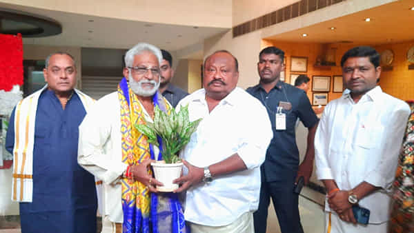 Srivari Temple: కరీంనగర్లో తిరుమల తరహాలో శ్రీవారి ఆలయ నిర్మాణానికి శంకుస్థాపన .. సాయంత్రం శోభాయాత్ర, శ్రీనివాస కళ్యాణం..
