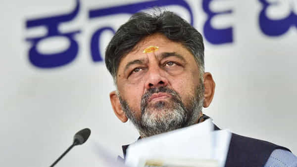 Karnataka: కన్నడ కాంగ్రెస్లో ఖతర్నాక్ టర్న్.. స్వరం పెంచిన డీకే.. బిగ్ స్టేట్మెంట్ ఇచ్చేశారు..!