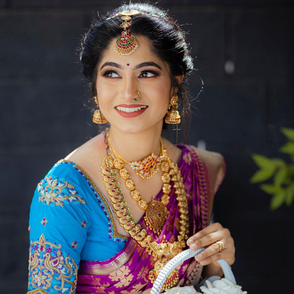 ఇందులో పృథ్వీ అంబర్, దీక్షిత్ శెట్టి, ఖుషీ రవి ప్రధాన పాత్రలలో నటించారు.ఈ ట్రయాంగిల్ ప్రేమకథలో ముఖ్యంగా చెప్పుకొవాల్సింది దియా పాత్ర. ఆ అమ్మాయి జీవితంలోకి వచ్చిన ఇద్దరబ్బాయిల ప్రేమకథే.. దియా. ఇందులో దియా పాత్రలో ఖుషీ రవి నటించింది.