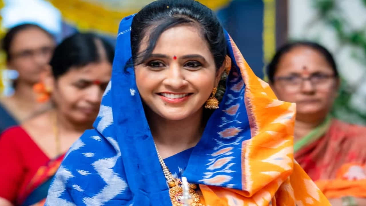 ఈ సెలబ్రిటీ రియాలిటీషోలో విజేతగా నిలవకపోయినప్పటికీ తన ఆటతీరుతో బుల్లితెర ప్రేక్షకులను ఆకట్టుకుంది. చివరకు వంటలక్క బిరుదుతో షో నుంచి బయటకు వచ్చేసింది