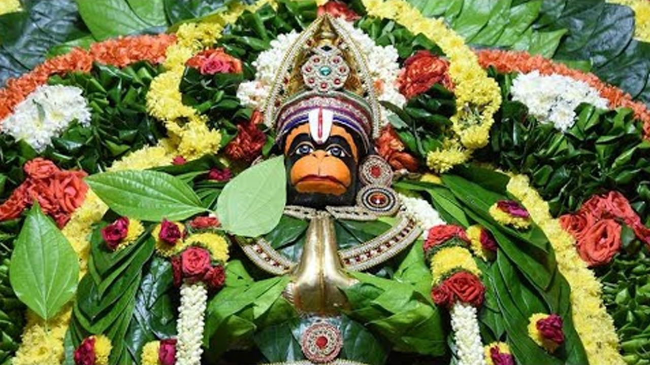 Hanuman Puja Tips: హనుమంతుడి అనుగ్రహం కోసం మంగళవారం  ఆలయంలో ఇవి సమర్పించండి.. అనుగ్రహం పొందండి..