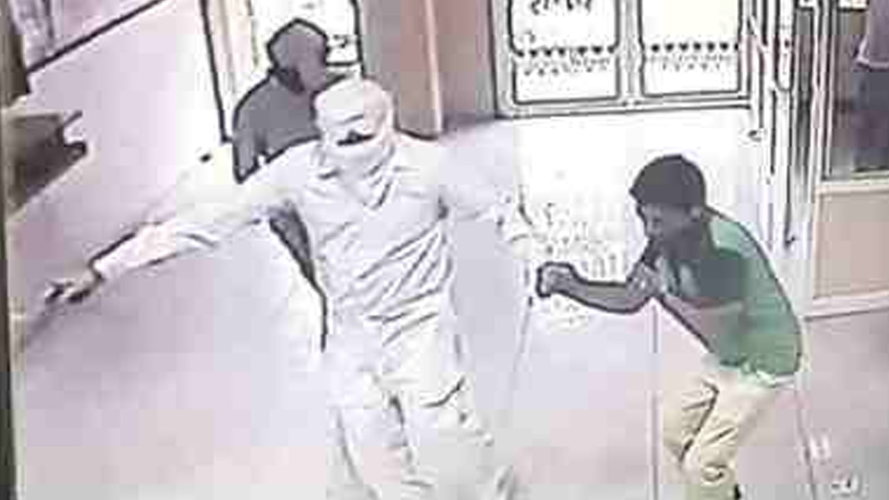 Ludhiana Bank Heist: ఖలిస్తాన్ కమాండో ఫోర్స్ (కెసిబి) చీఫ్ సుఖ్‌దేవ్ సింగ్ అకా లబ్ సింగ్, అతని అనుచరులు పోలీసుల వేషంలో పంజాబ్ నేషనల్ బ్యాంక్ మిల్లర్ గంజ్ బ్రాంచ్‌లోకి ప్రవేశించారు. దాదాపు రూ.6 కోట్లను ఎత్తుకెళ్లి బ్యాంక్‌ లాకర్‌ను పూర్తిగా ఊడ్చేశారు. 