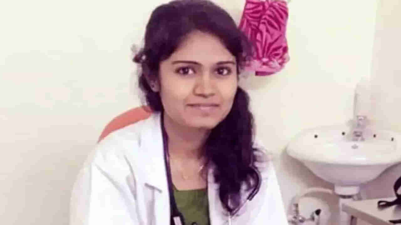 Medico Preethi: మెడికో ప్రీతి చెల్లికి ప్రభుత్వ ఉద్యోగం.. ఇచ్చిన మాట నిలబెట్టుకున్నాం: మంత్రి ఎర్రబెల్లి