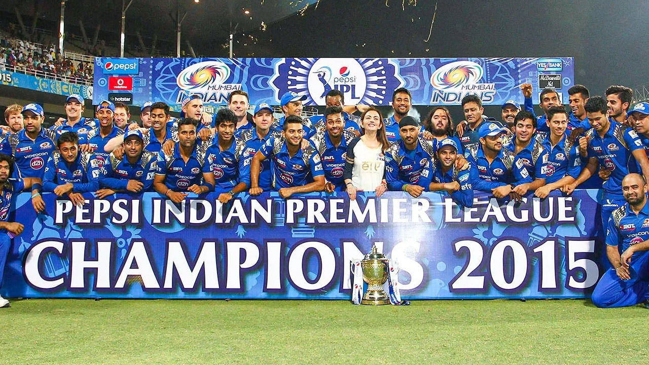 IPL 2015-ముంబై ఇండియన్స్: 2015 ఫైనల్లో, ముంబై ఇండియన్స్ చెన్నై సూపర్ కింగ్స్‌పై 41 పరుగుల తేడాతో ఘన విజయం సాధించి ఛాంపియన్‌గా నిలిచింది.