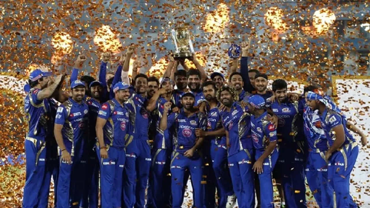 IPL 2017-ముంబయి ఇండియన్స్: IPL 2017 ఫైనల్లో, ముంబై ఇండియన్స్ కేవలం ఒక్క పరుగు తేడాతో రైజింగ్ పూణె సూపర్జెయింట్ను ఓడించి ఛాంపియన్గా నిలిచింది.