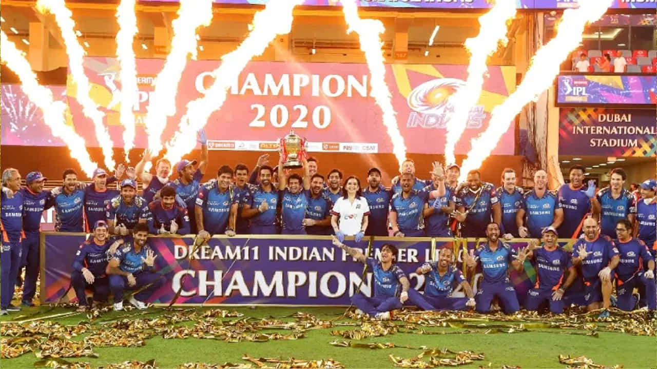 IPL 2020-ముంబయి ఇండియన్స్: IPL 2020 చివరి మ్యాచ్లో ఢిల్లీ క్యాపిటల్స్ వర్సెస్ ముంబై ఇండియన్స్ తలపడ్డాయి. ఈ మ్యాచ్లో ముంబై ఇండియన్స్ 5 వికెట్ల తేడాతో విజయం సాధించి ఐదోసారి ఛాంపియన్గా నిలిచింది.