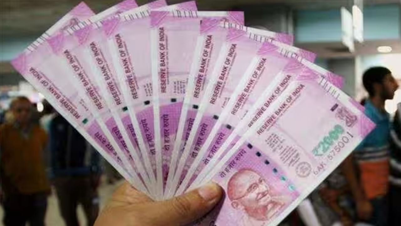 2000 Rupees Notes: అక్కడ పెట్రోల్/డీజిల్ కొన్నా రూ.2 వేల నోట్లే ఇస్తున్నారు