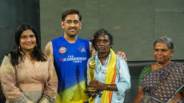 MS Dhoni: ఆస్కార్ విజేతలను ఘనంగా సత్కరించిన ధోని.. ది ఎలిఫెంట్ విస్పరర్స్ యూనిట్కు సర్ప్రైజ్ గిఫ్ట్స్