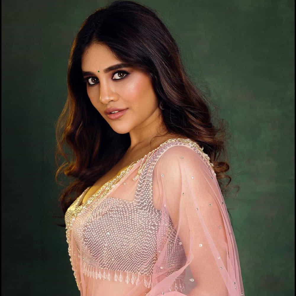 ‘నన్ను దోచుకుందువటే’ సినిమాతో తెలుగు తెరకు పరిచయం అయింది అందాల తార నభా నటేష్‌. తొలి చిత్రంతోనే తనదైన అందం, నటనతో ఆకట్టుకున్న ఈ ముద్దుగుమ్మ అందరి దృష్టిని ఆకర్షించింది. ఇక 2019లో విడుదలైన తెలుగు సినిమా 'ఇస్మార్ట్ శంకర్'తో మంచి గుర్తింపు తెచ్చుకుంది. ఆ తర్వాత నభా కొన్ని తెలుగు సినిమాల్లోనూ నటించింది. నభా నటేష్‌ ఫోటోలు ప్రస్తుతం సోషల్‌ మీడియాలో వైరల్‌ అవుతున్నాయి.