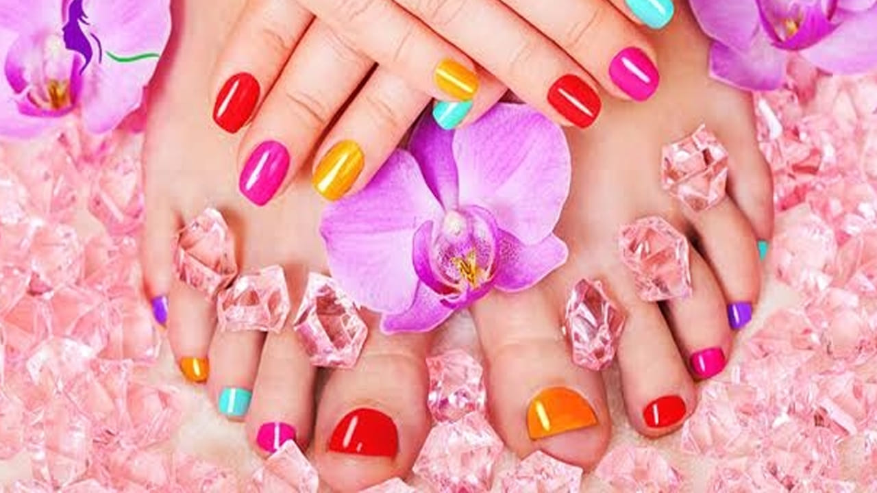 చర్మానికి అంటుకోకుండా గోళ్లరంగు వేసుకుంటే అంతగా ఇబ్బంది ఉండదు.. ముఖ్యంగా ఆర్టిఫీషియల్ నెయిల్స్కి పెట్టుకుని అతికించుకోవడం వల్ల ఎలాంటి దుష్ప్రభావాలుండవు.. ఏదేమైనా నెయిల్ పాలిష్ అధికంగా వాడితే ఇబ్బందులు తప్పవని చెబుతున్నారు. సో.. నెయిల్ పాలిష్ ప్రియులారా బీకేర్ ఫుల్..!