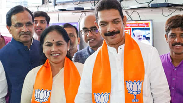 Karnataka BJP: ఆపరేషన్ మొదలు పెట్టిన కమలం..! కర్నాటక బీజేపీ చీఫ్ కటీల్ స్థానంలో కరంద్లాజే..?