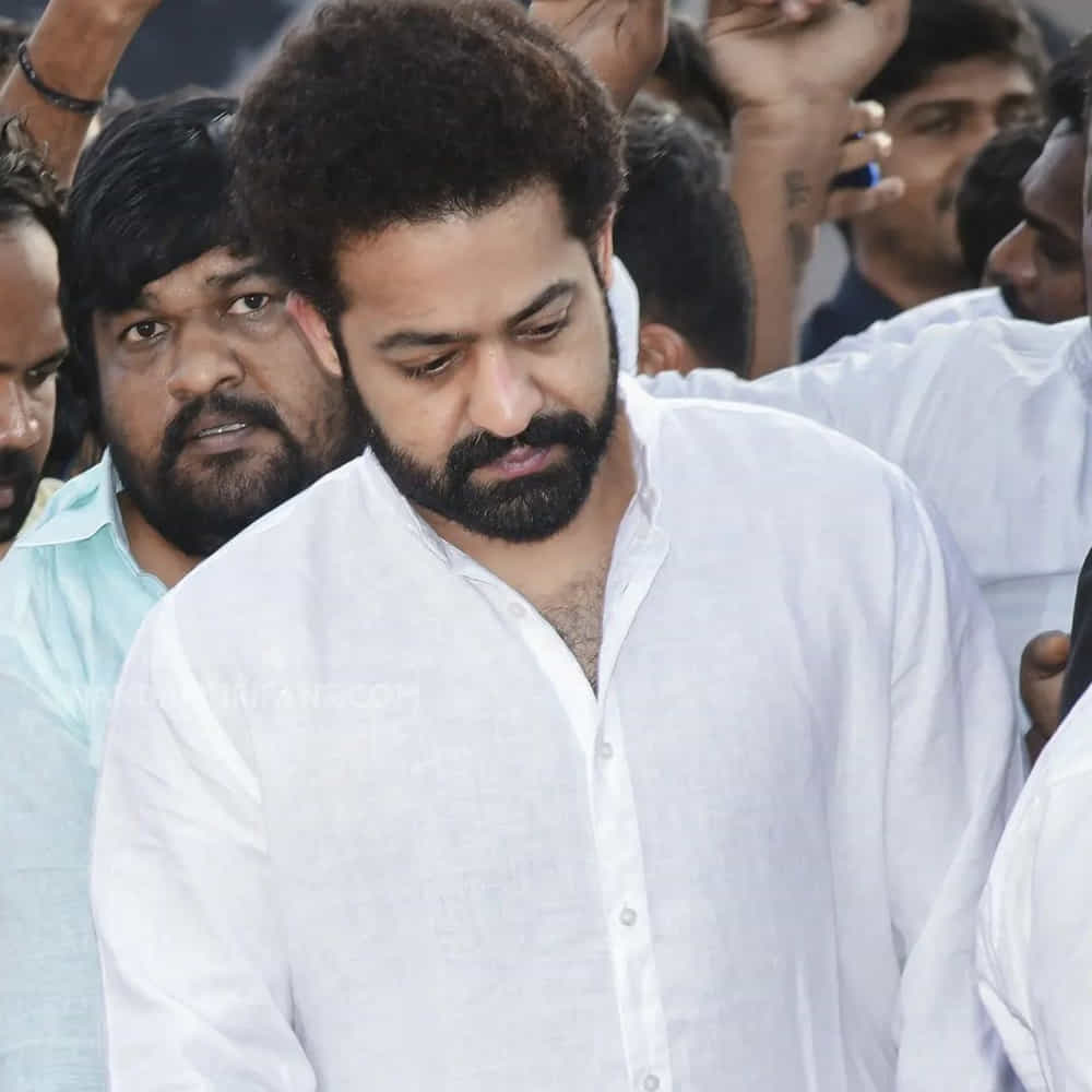 తెల్లవారుజామునుంచే NTR ఘాట్ వద్ద అభిమానుల తాకిడి కనిపించింది.
