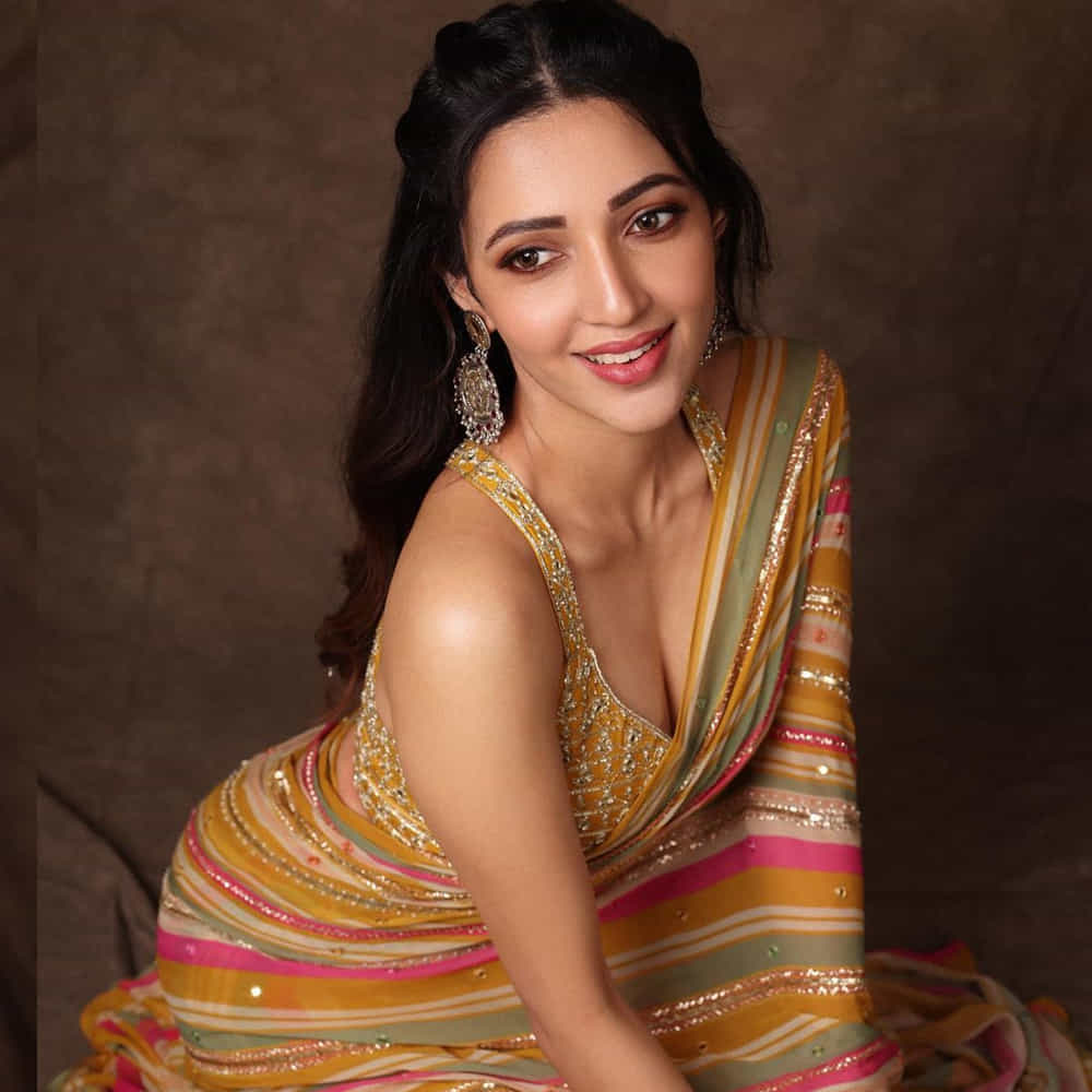 ఆ తర్వాత గల్లీ రౌడీ, మోస్ట్ ఎలిజిబుల్ బ్యాచిలర్, చిత్రాల్లో నటించి మెప్పించిన ఈ అమ్మడు.. ఆ తర్వాత సిద్ధు జొన్నలగడ్డ నటించిన డిజే టిల్లు చిత్రంలో కనిపించింది.