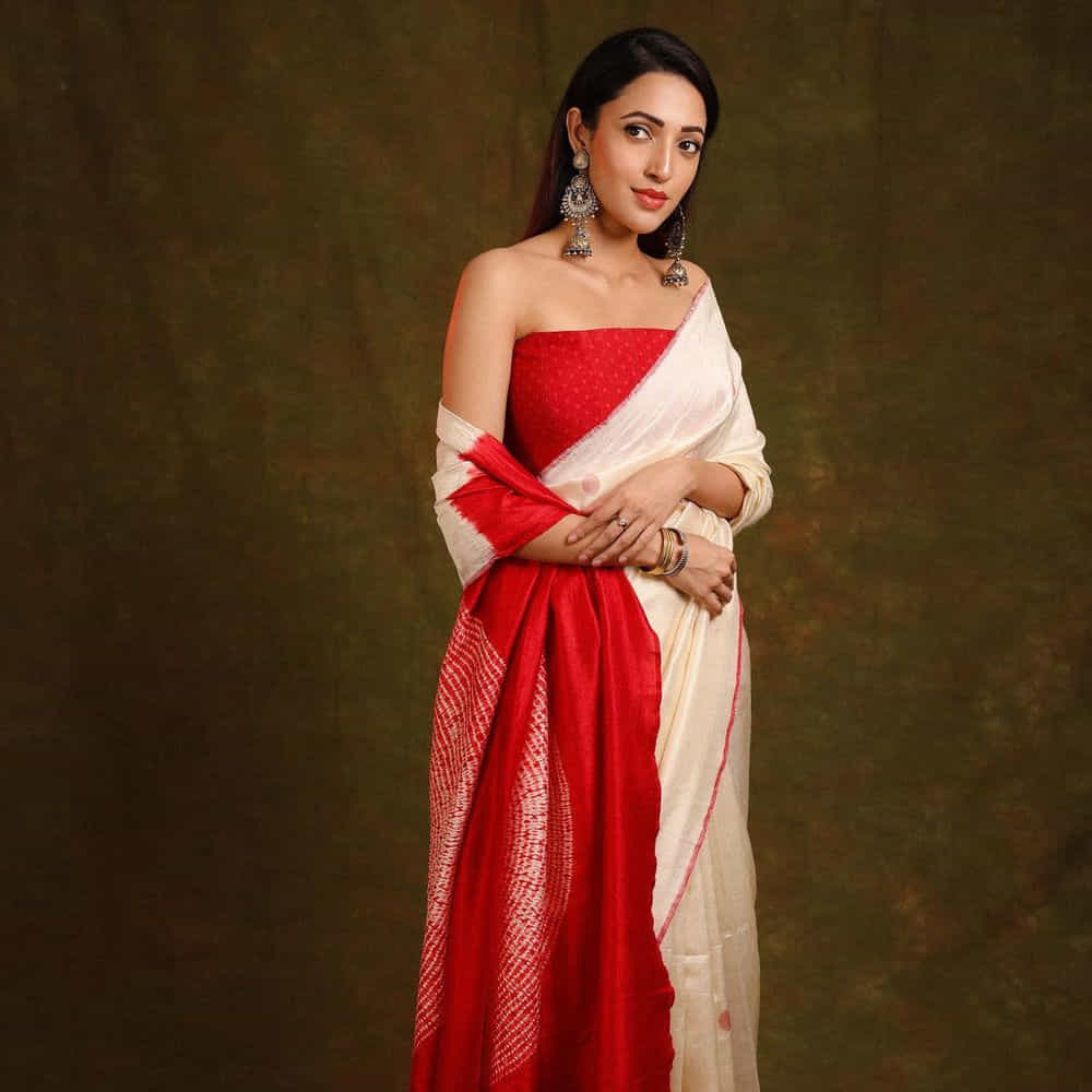 అయితే అటు సోషల్ మీడియాలోనూ ఫుల్ యాక్టివ్ గా ఉంటుంది రాధిక అలియాస్ నేహా. తాజాగా ఈ ముద్దుగుమ్మ షేర్ చేసిన పిక్స్ వైరలవుతున్నాయి.