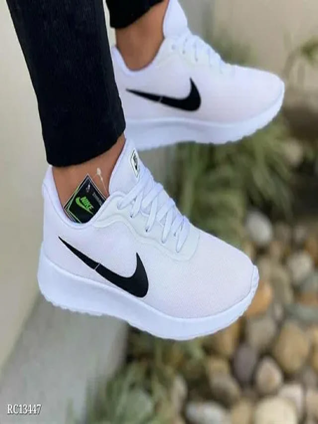 ప్రపంచంలో అత్యంత ఖరీదైన 10 షూ బ్రాండ్లు ఇవే.. TV9 Telugu