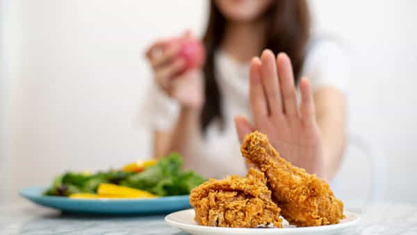 Summer Health Care: వేసవి కాలంలో ఈ ఆహారాలు అస్సలు తినొద్దు.. ఆరోగ్యం దెబ్బతింటుంది..!