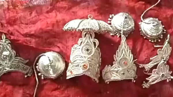 Bhagavat Gita: నిజంగా కన్నయ్య లీలే.. భగవద్గీత చదివాడు.. గుడిలో దొంగలించిన సొమ్ముని 9 ఏళ్ళ తర్వాత తిరిగి ఇచ్చేశాడు