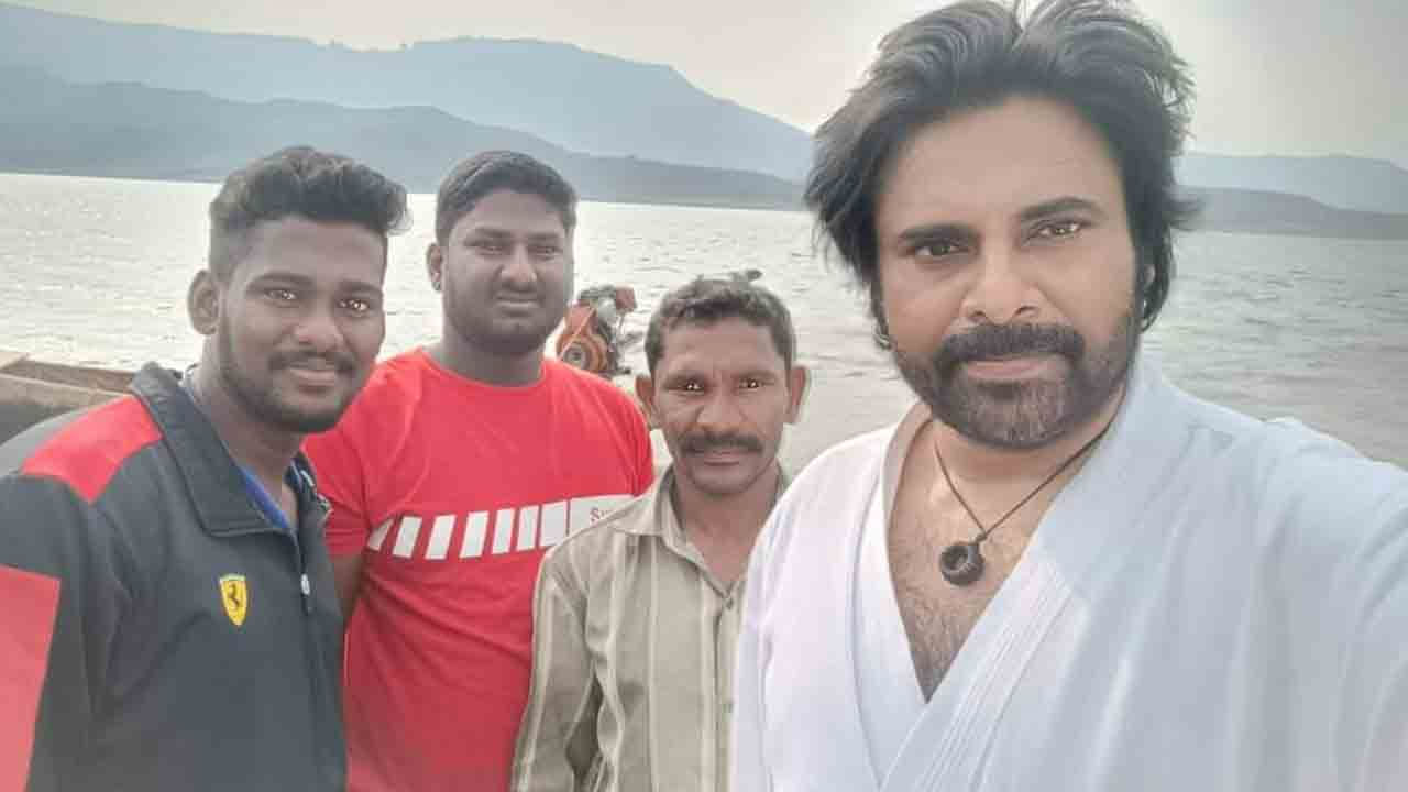 Pawan Kalyan: ఓజీ షూటింగ్‌ స్పాట్‌లో పవర్‌ స్టార్‌ సెల్ఫీ.. పవన్‌ కల్యాణ్‌తో ఉన్న ఈ ముగ్గురు ఎవరో తెలుసా?