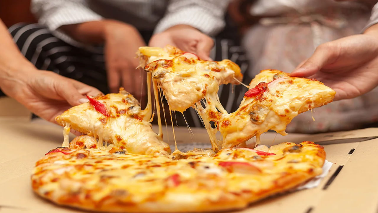 Pizza Health Risk: ప్రతి రోజు పిజ్జా తింటున్నారా.. మీ శరీరంపై ఎలాంటి ప్రభావం చూపుతుందో తెలుసా..