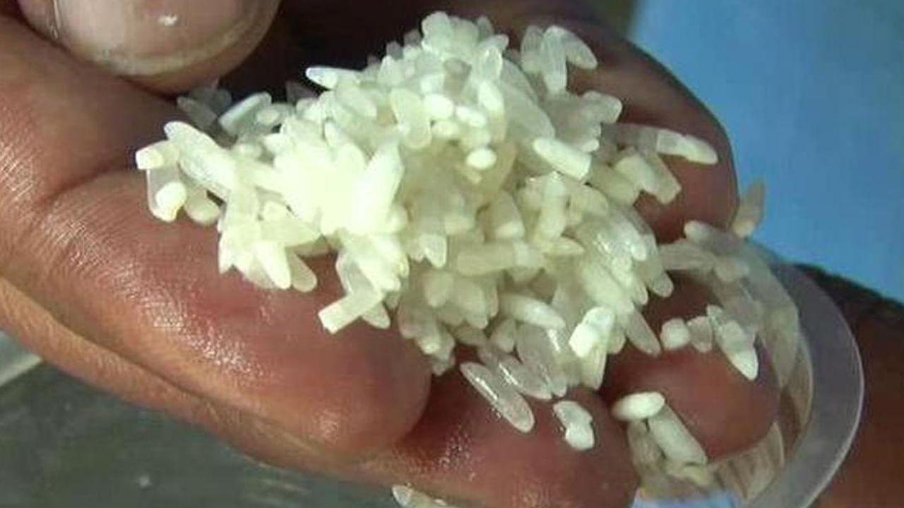 Plastic Rice in Medak: మెదక్‌ జిల్లాలో ప్లాస్టిక్‌ బియ్యం కలకలం.. ఫోర్టిఫైడ్‌ రైస్‌గా తేల్చిన అధికారులు