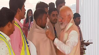 New Parliament Building: రాజదండాన్ని స్పీకర్ చాంబర్‌లో ప్రతిష్టించిన ప్రధాని మోదీ.. నూతన పార్లమెంట్‌ భవన ప్రారంభోత్సవంలో అద్భుత ఘట్టం..