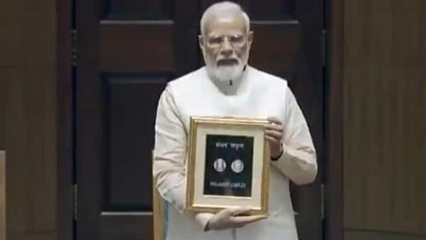 PM Modi: రూ.75 నాణేన్ని విడుదల చేసిన ప్రధాని మోదీ.. నాణేం ప్రత్యేకతలేంటంటే