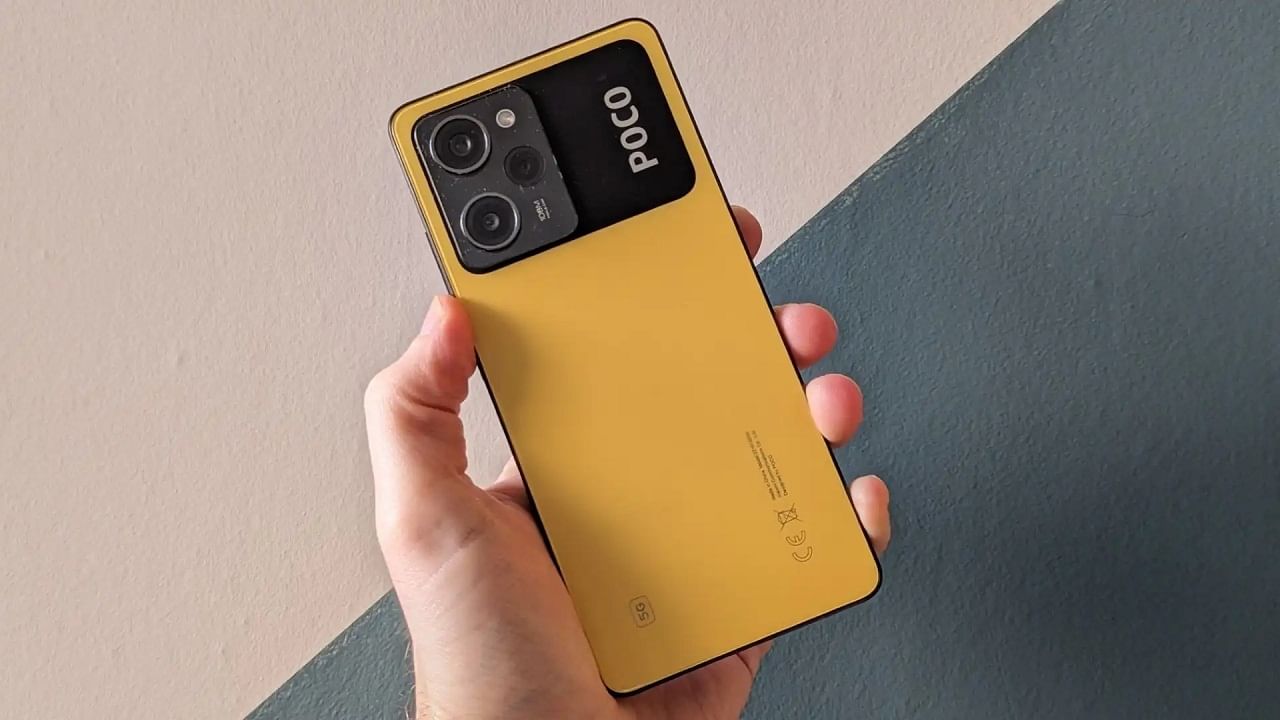 పోకో ఎక్స్ 5(POCO X5 Pro)..
ఇది ఫ్లాట్ ఎడ్జ్ డిజైన్ తో వస్తుంది. ఇది ఫ్రాస్టెడ్ బ్లూ, ఎల్లో కలర్ ఆప్షన్లలో లభిస్తుంది. దీనిలో క్వాల్ కామ్ స్నాప్ డ్రాగన్ ప్రో  778జీ చిప్‌సెట్ ఆధారంగా పనిచేస్తుంది. ఇది రెండు ఎంపికలలో వస్తుంది - 6GB/128GB లేదా 8GB/256GB. 120Hz రిఫ్రెష్ రేట్ 6.67-అంగుళాల డిస్‌ప్లే ఉంటుంది. దీని ధర రూ. 22,999 నుంచి ప్రారంభమవుతుంది. 