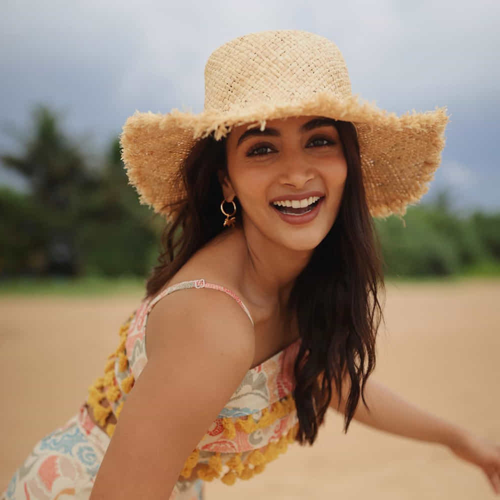 మరి ఈ సినిమాల్లోని హీరోల్లో, పూజా మదర్కి నచ్చిన వారెవరు?