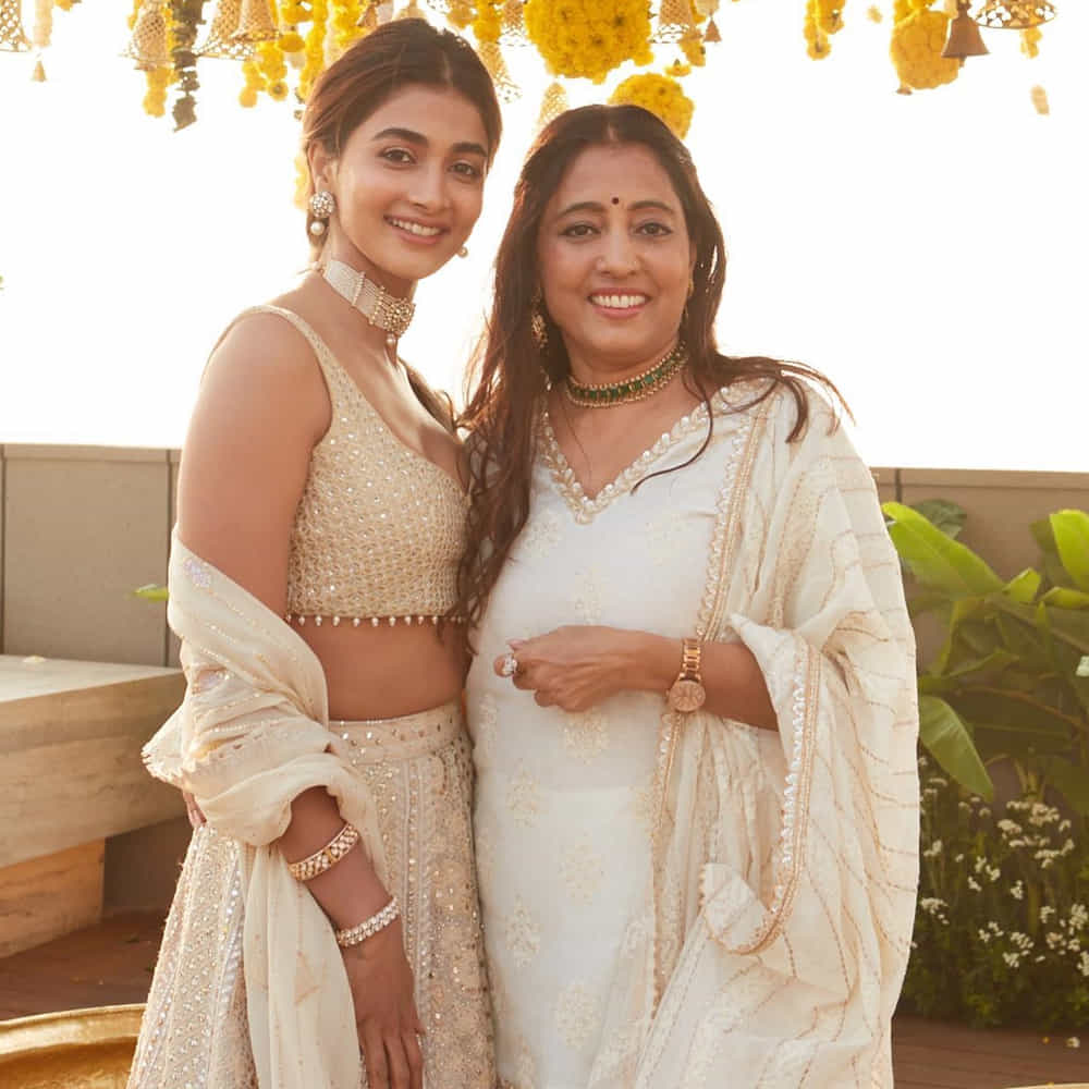 అని నార్త్ మీడియా ఆరా తీసింది. ఇంట్రస్టింగ్ విషయాలు చాలానే తెలిశాయి ఈ గోపికమ్మ గురించి.