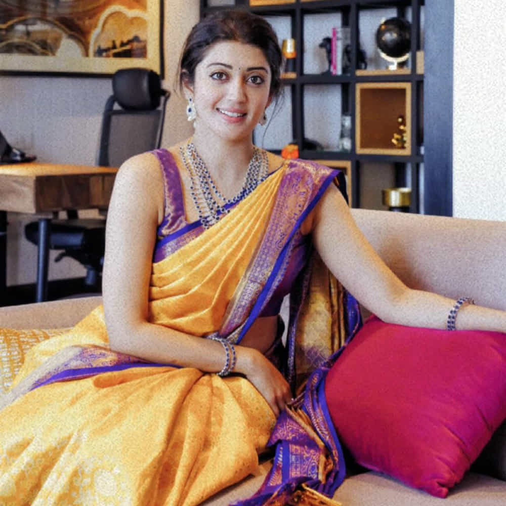 అందం, అభినయంతో తెలుగు ప్రేక్షకులు మనసు దోచుకున్న అందాల నటి ప్రణీత. ఏం పిల్లో.. ఏం పిల్లడో సినిమాతో తెలుగు సినీ పరిశ్రమకు పరిచయమైన ఈ కన్నడ నటి పవర్ స్టార్ పవన్ కల్యాణ్ నటించిన అత్తారింటికి దారేది సినిమాతో తెలుగు ప్రేక్షకులకు బాగా దగ్గరయ్యారు. తాజా ఫొటోస్ తో మరింత అందంగా కనిపిస్తుంది ఈ అమ్మడు..