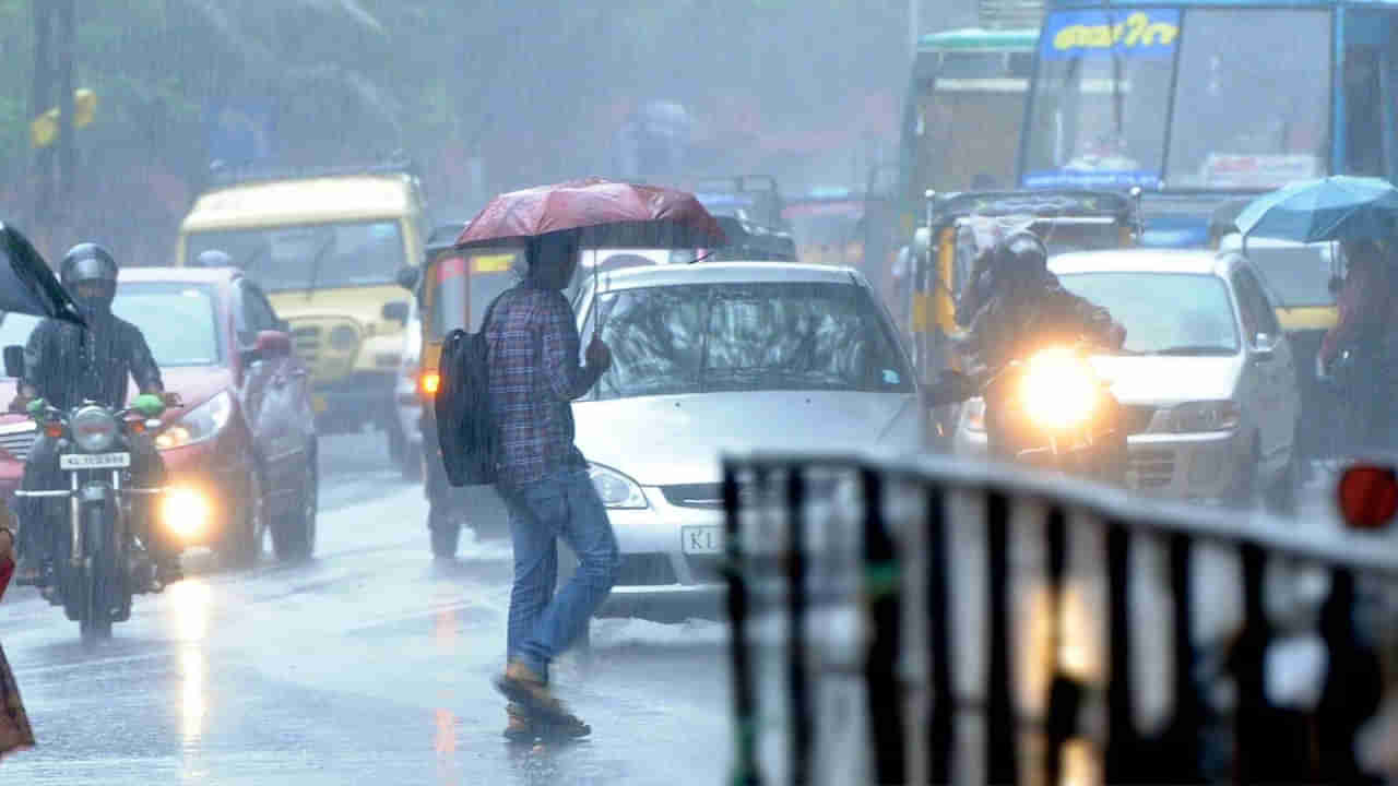 Rain Alert: తెలుగు రాష్ట్రాల ప్రజలకు బిగ్ అలర్ట్.. వచ్చే రెండు రోజులు భారీ వర్షాలు.. జర భద్రం..