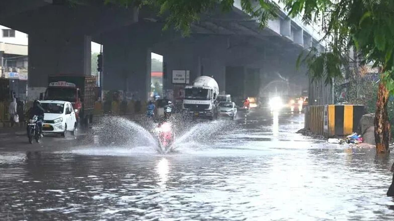 Hyderabad Rains: నగరంలో దంచికొడుతున్న వాన... ఉరుములు మెరుపులతో మరో రెండ్రోజుల పాటు వర్షాలే..