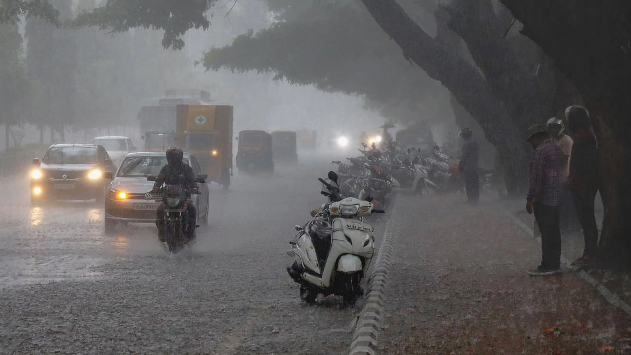 AP Rains: ఏపీలో వచ్చే 3 రోజులు మోస్తరు వర్షాలు.. ఈదురుగాలులు కూడా.. వెదర్ రిపోర్ట్ ఇదిగో!