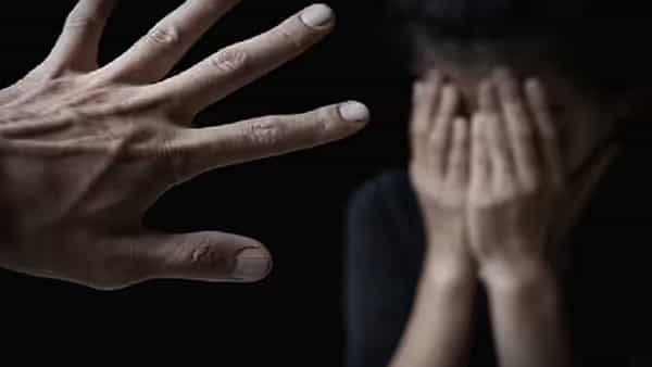 Telangana: స్నేహితుడ్ని నమ్మి వచ్చిన అమ్మాయి.. చివరికి ఊహించని షాక్