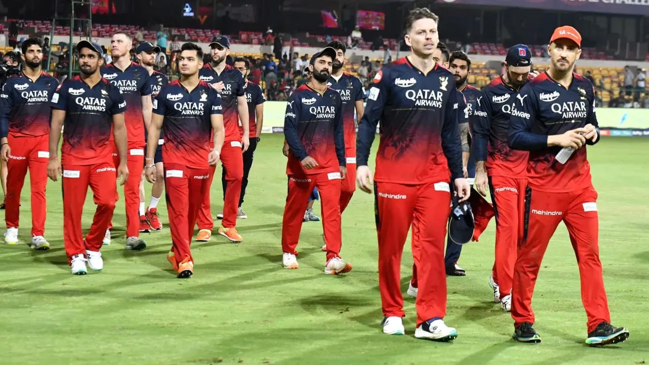 అంటే జట్టుగా రాణించడంలో RCB పూర్తిగా విఫలమైంది. అందుకే వచ్చే సీజన్‌లోపు RCB జట్టులో పలు మార్పులు జరగవచ్చని తెలుస్తోంది. అనుజ్ రావత్, మహిపాల్ లోమ్రార్, దినేష్ కార్తీక్ తదితరులు వచ్చే సీజన్‌లో బెంగళూరు జట్టులో కనిపించరని తెలుస్తోంది. 