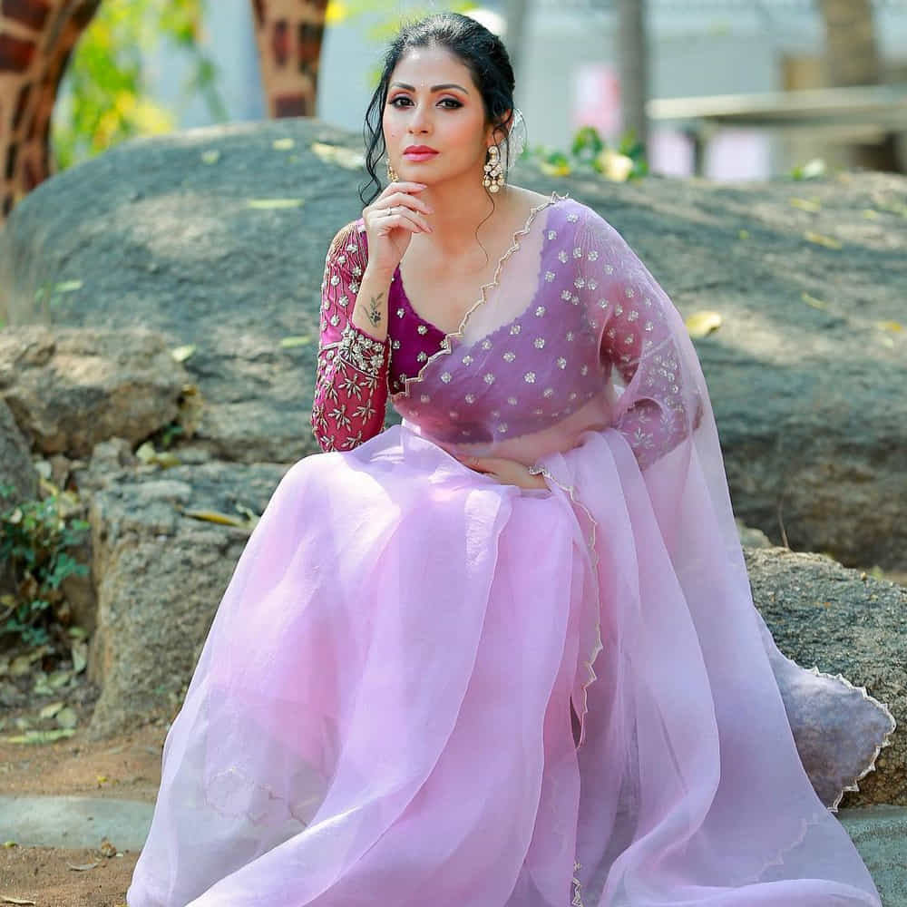 సదా సినిమాతో పాటు హోటల్ వ్యాపారం కూడా చేస్తుంది.టీవీ షోలలో సైతం సందడి చేస్తుంది.