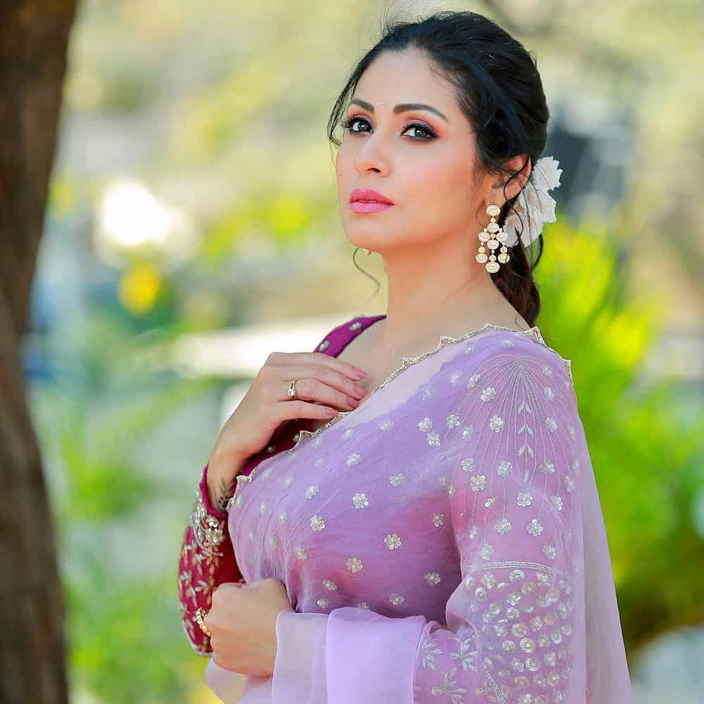 తాజాగా చీరకట్టులో వెండి వెన్నెలమ్మగా ముస్తాబయ్యింది సదా.
