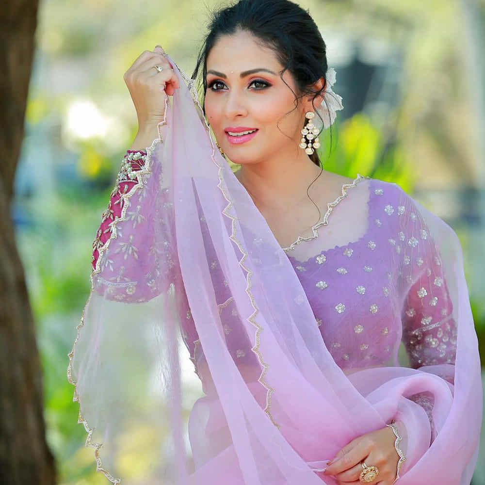 తాజాగా చీరకట్టులో వెండి వెన్నెలమ్మగా ముస్తాబయ్యింది సదా.