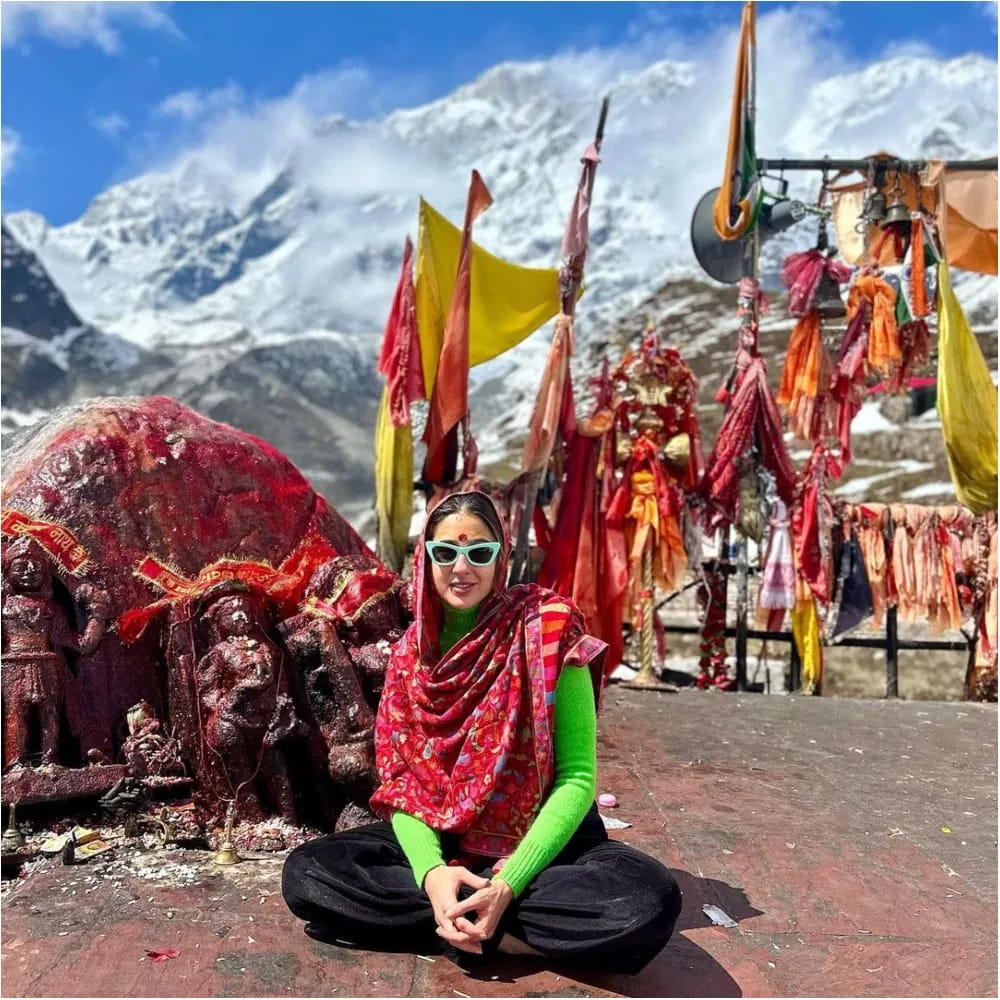 సారా అలీఖాన్‌ కేదార్‌నాథ్ మూవీతోనే సినిమా ఇండస్ట్రీకి పరిచయమైన సంగతి తెలిసిందే. ఇందులో దివంగత సుశాంత్ సింగ్ రాజ్‌పుత్ హీరోగా నటించారు.