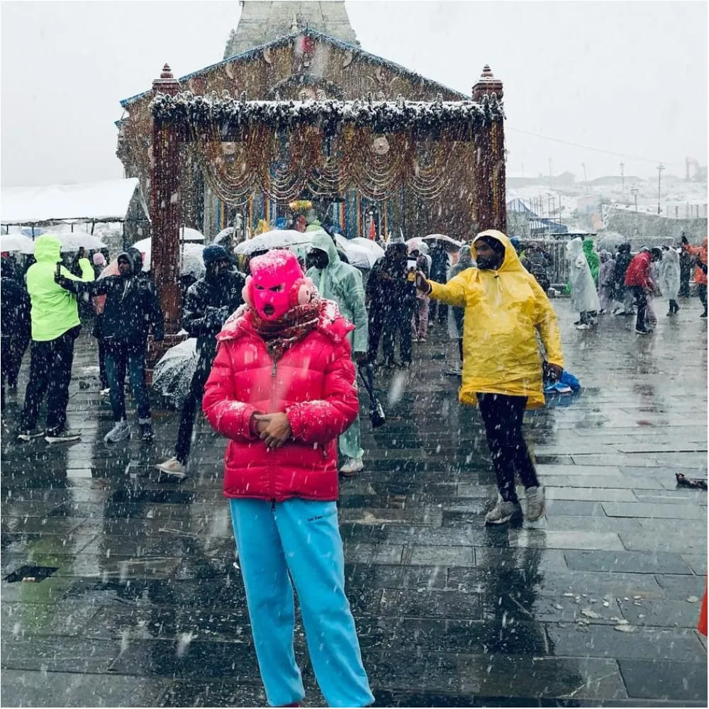 ఇక్కడికి వచ్చే అదృష్టం కొందరికే ఉంది, కానీ రెండోసారి ఇక్కడికి రావడం నా ఆశీర్వాదంగా భావిస్తున్నాను అని ఈ సందర్భంగా చెప్పుకొచ్చింద సారా అలీఖాన్‌. ప్రస్తుతం ఆమె టూర్‌ ఫొటోలు నెట్టింట్లో వైరలవుతున్నాయి. 
