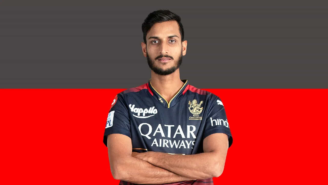 4. షాబాజ్ అహ్మద్: షాబాజ్ ఈ సీజన్లో 42 పరుగులు రాబట్టడంతో పాటు1 వికెట్ మాత్రమే తీసుకున్నాడు. అందువల్ల టీమ్ నుంచి షాబాజ్ నిష్క్రమించడం ఖాయమని చెప్పవచ్చు.