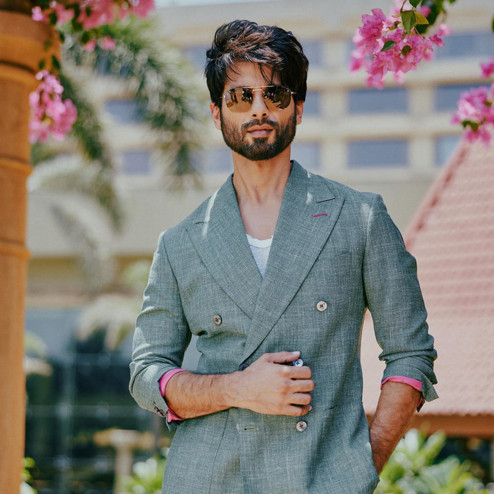 ‘బ్లడీ డాడీ’ చిత్రంతో బిజీగా ఉన్న షాహిద్ కపూర్ మరో యాక్షన్ థ్రిల్లర్ సినిమాతో సిద్ధంగా ఉన్నారు. జీ స్టూడియోస్, రాయ్ కపూర్ ఫిల్మ్ సంస్థలు కలిసి ఈ చిత్రాన్ని నిర్మిస్తున్నట్లు ప్రకటించాయి. మలయాళ సినిమాలు సెల్యూట్, కయంకులం కోచున్నిలతో మంచి విజయాన్ని సొంతం చేసుకున్న రోషన్ ఆండ్రూస్ ఈ సినిమాకి దర్శకత్వం వహిస్తున్నారు.
