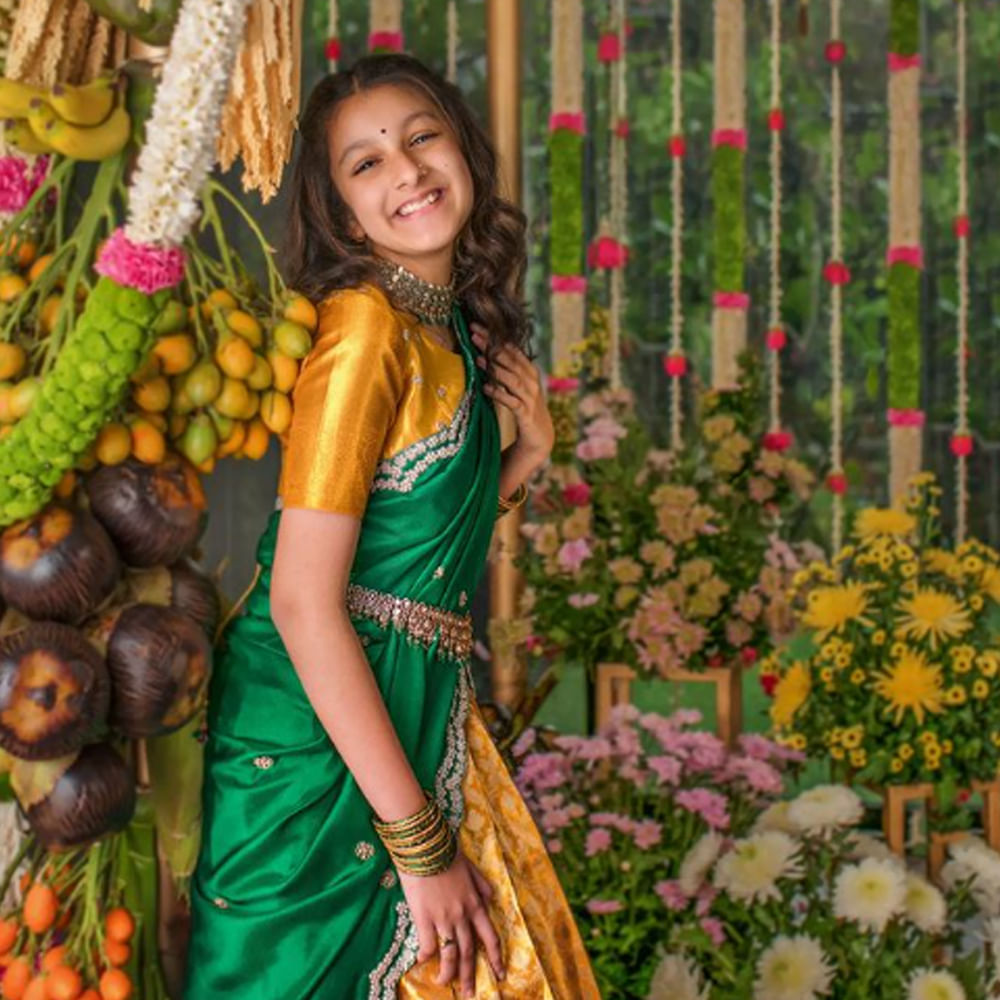 అయితే సితార పాప ఇప్పుడు ఓ ఫేమస్ ప్రీమియం జ్యువెలరీ కంపెనీకి బ్రాండ్ అంబాసిడర్గా సైన్ చేయడం టాక్ ఆఫ్ టాలీవుడ్గా మారింది. అతి పెద్ద యాడ్ కాంట్రాక్ట్కు సైన్ చేసి.. ఇలాంటి అరుదైన రేర్ ఫీట్ అందుకున్న ఫస్ట్ ఇండియన్ స్టార్ కిడ్గా నిలిచింది. కాగా గతంలో కూడా యానిమేషన్ త్రీడీ వెబ్ సిరీస్ ఫంటాస్టిక్ తారకు బ్రాండ్ అంబాసిడర్గా చేసింది.